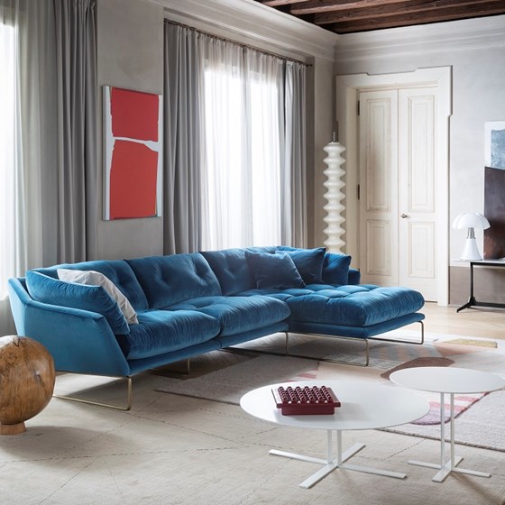 SABA ITALIA SOFA NEW YORK SUITE design zetel met longchair in blauw fluweel